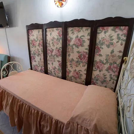 Domus Castrum Villarum Bed & Breakfast